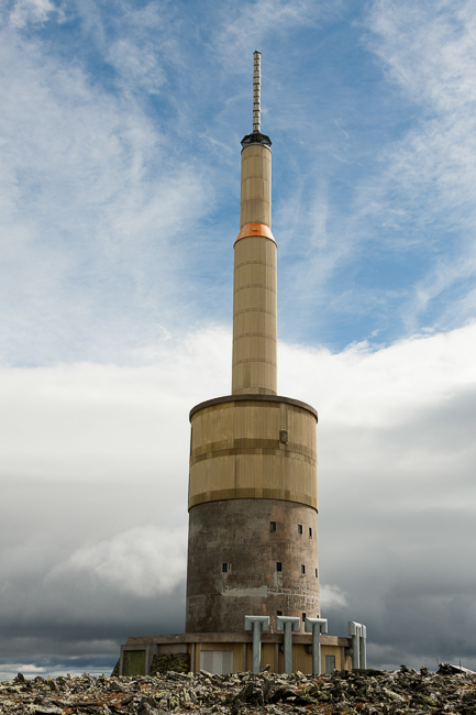 Transmission tower at Blahoe Mountain (Vaga, Oppland, Norway)